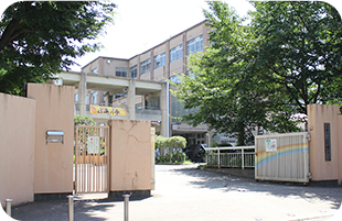 京都市立西京極中学校（1,380m/徒歩約18分）